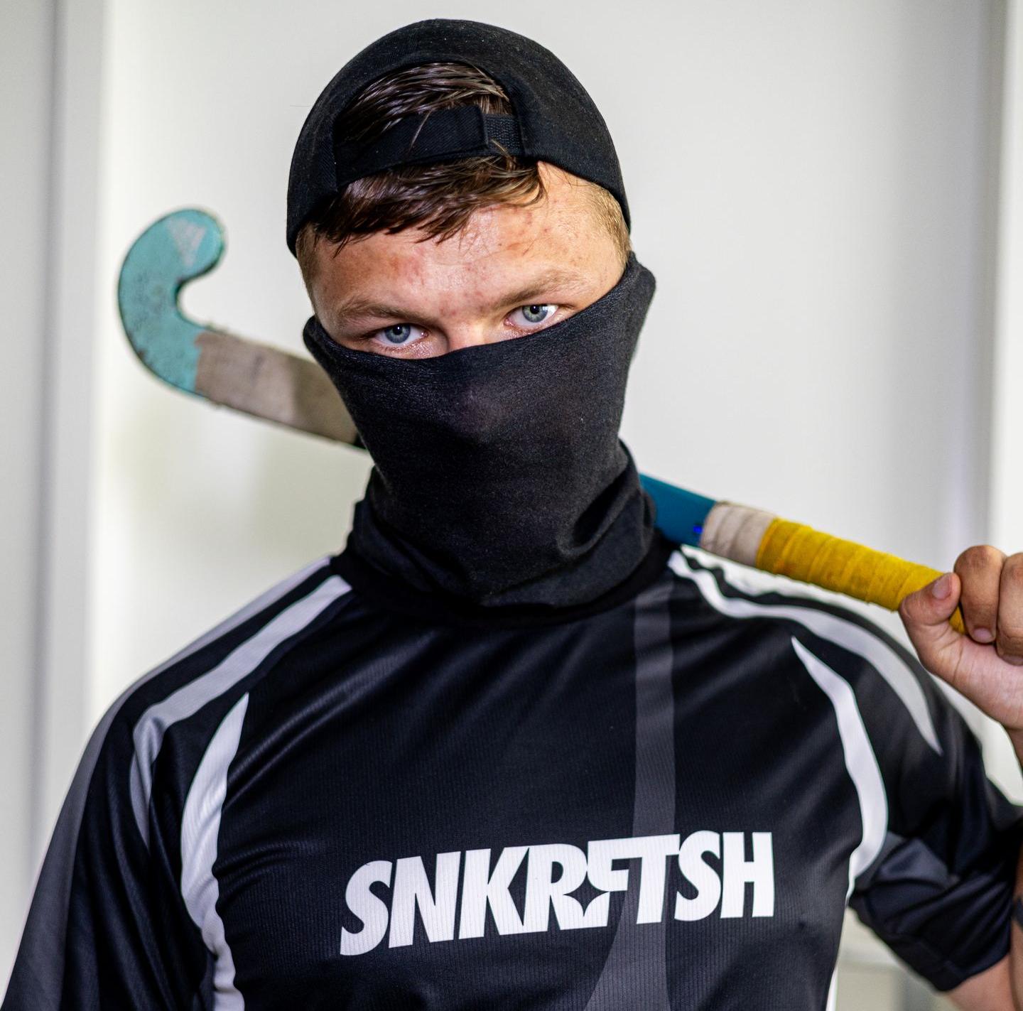 Kind_Fault in front of the camera